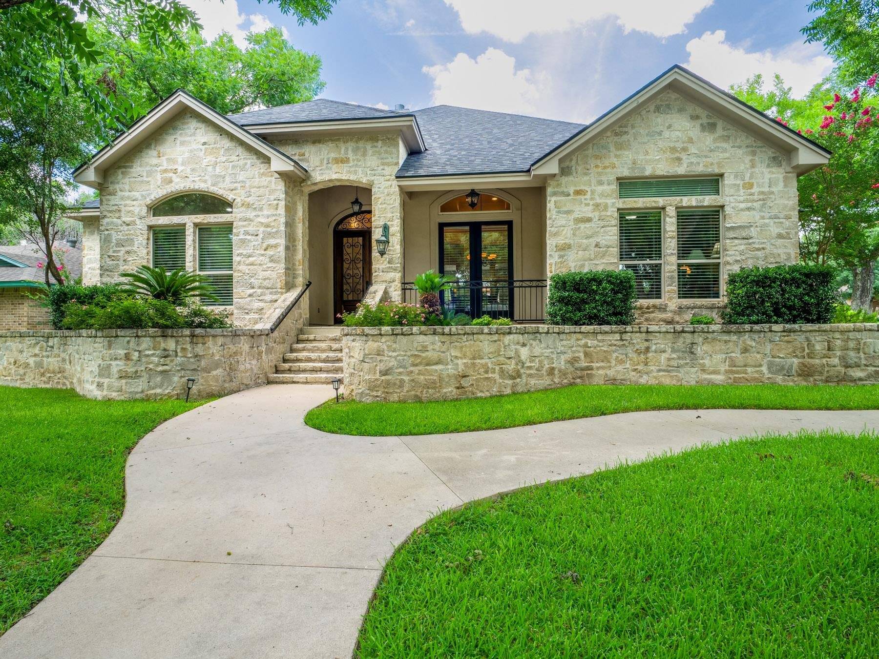 332 San Saba ST, Meadowlakes, TX 78654