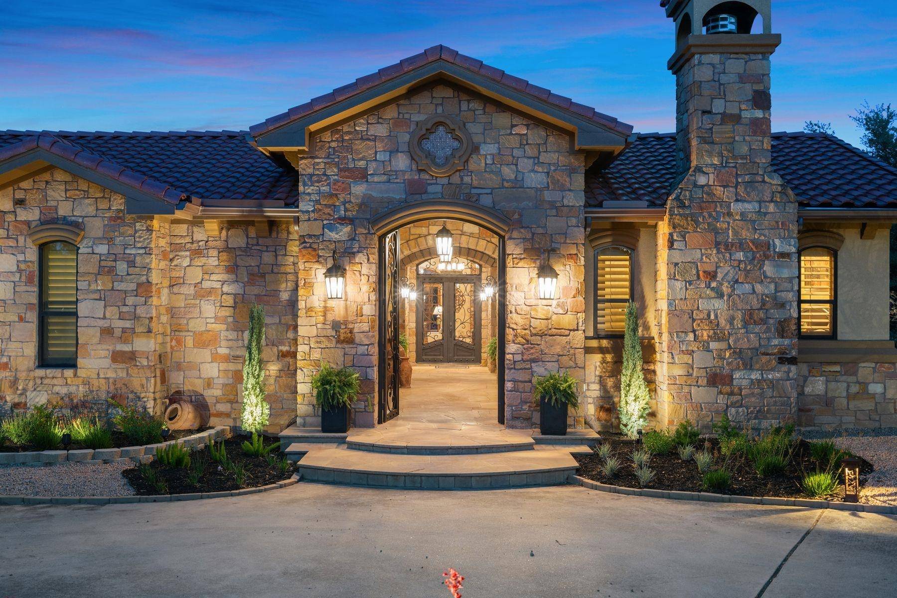 481 Chimney Cove DR, Marble Falls, TX 78654