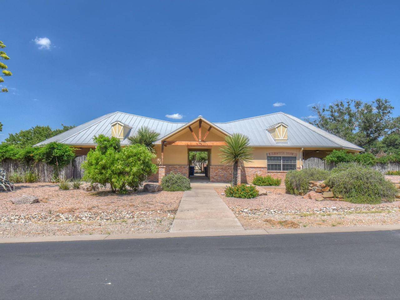 516 Free Rein #B, Horseshoe Bay, TX 78657