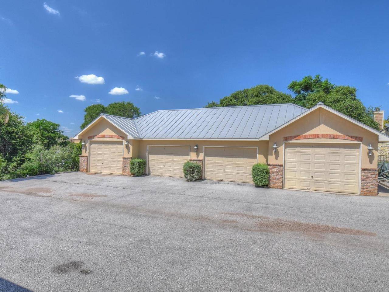 516 Free Rein #B, Horseshoe Bay, TX 78657