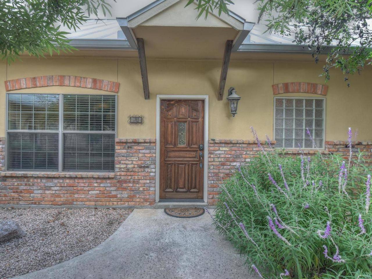 516 Free Rein #B, Horseshoe Bay, TX 78657