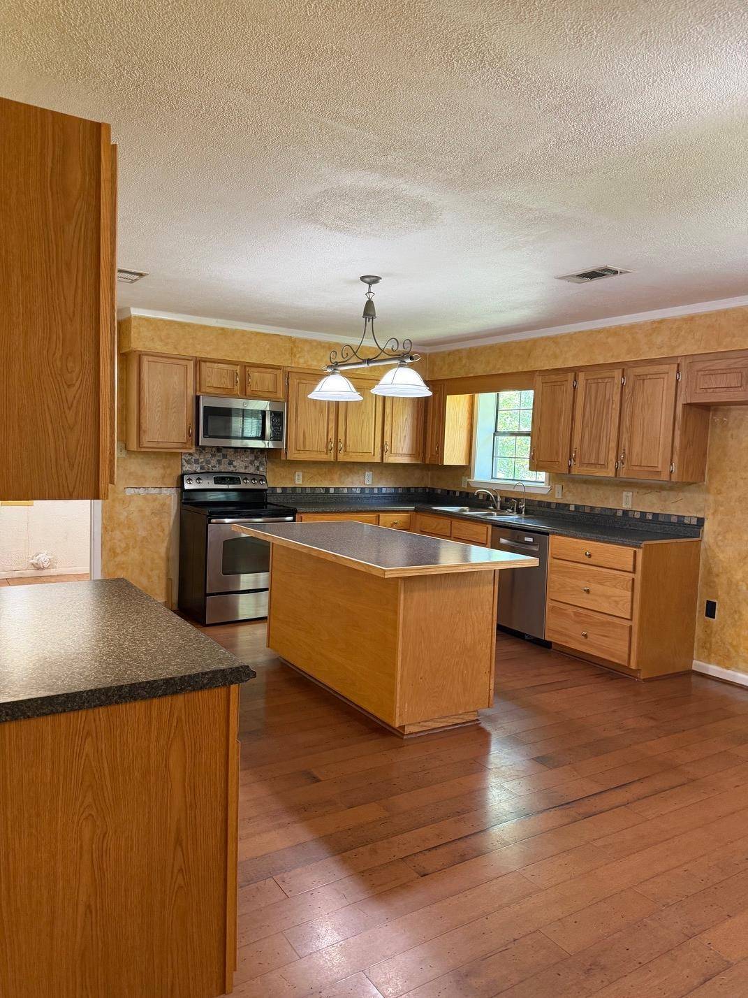 17502 College ST, Pontotoc, TX 76869