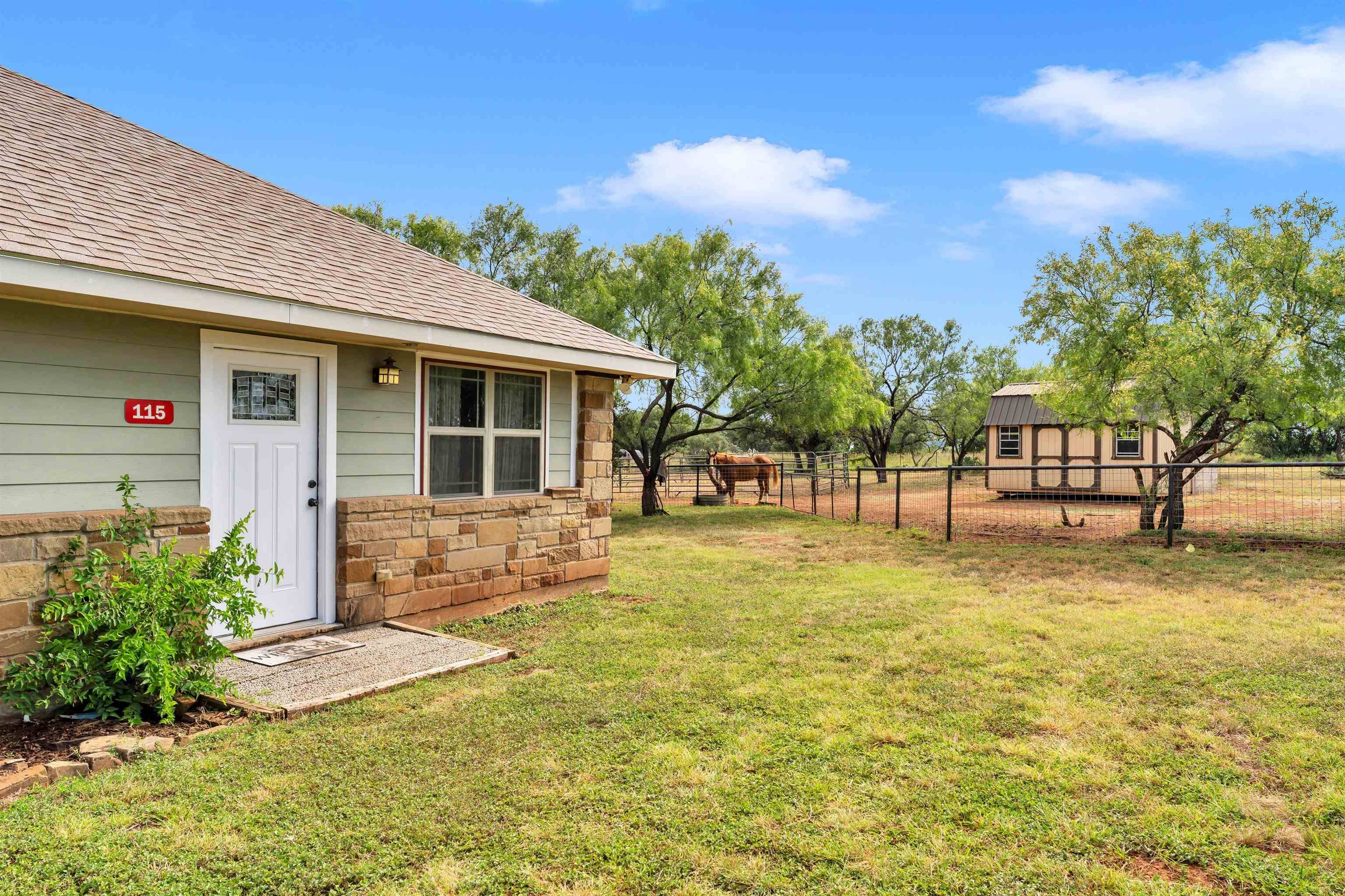 115 Fieldstone DR, Llano, TX 78643