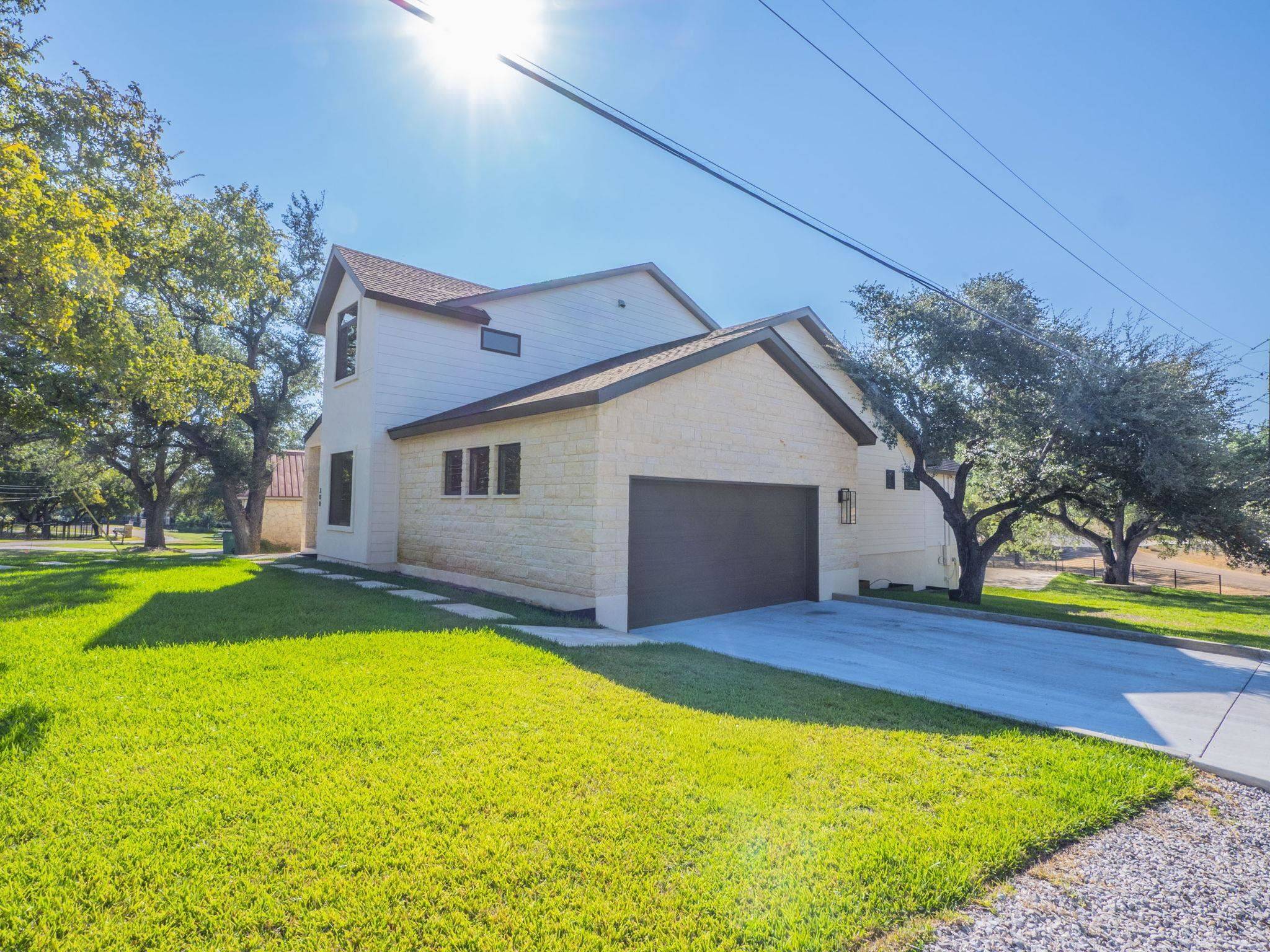 300 Deer DR, Sunrise Beach, TX 78643