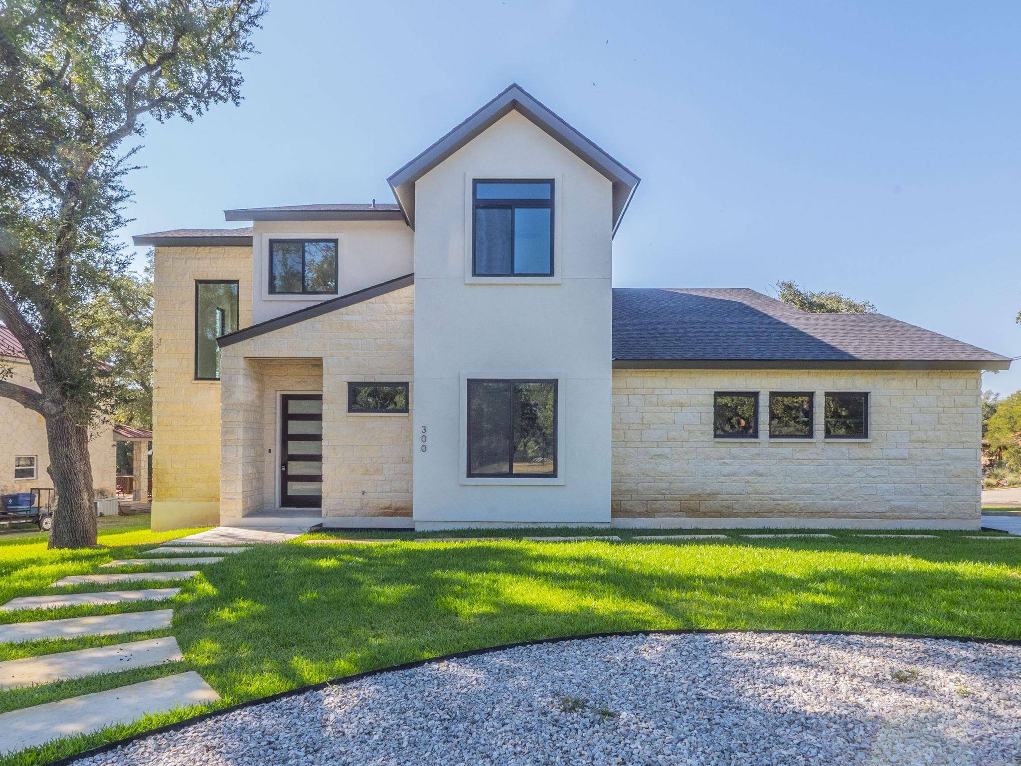 300 Deer DR, Sunrise Beach, TX 78643