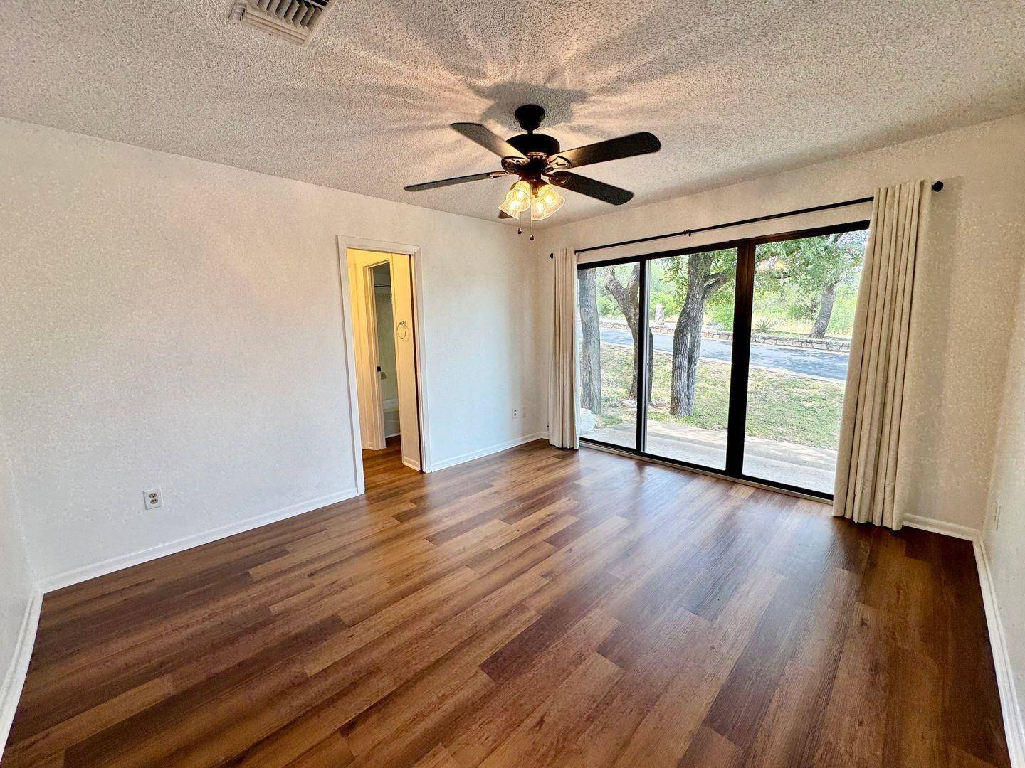 800-D Grassy Knoll, Horseshoe Bay, TX 78657
