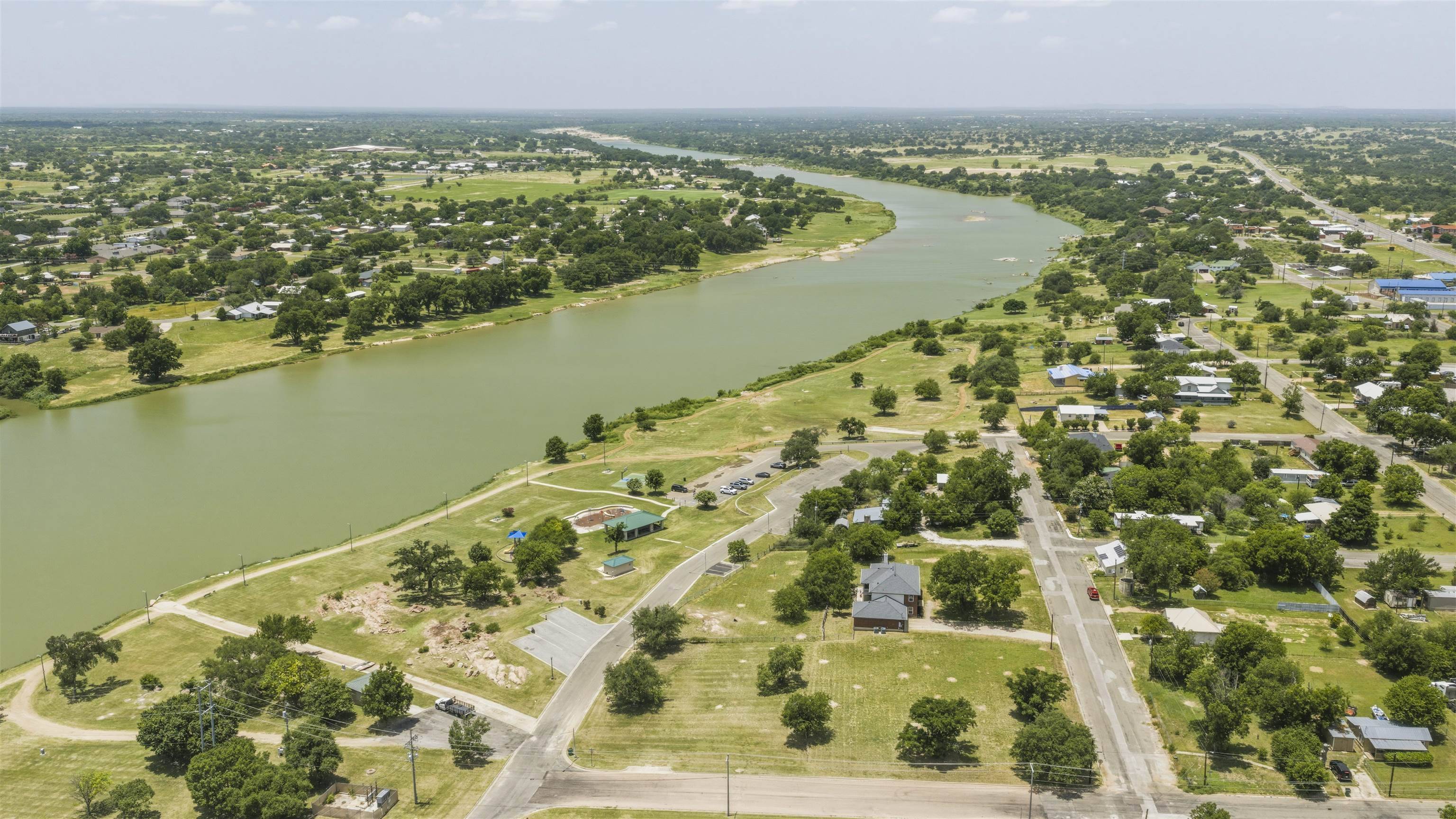 300 W Tarrant St ST, Llano, TX 78643