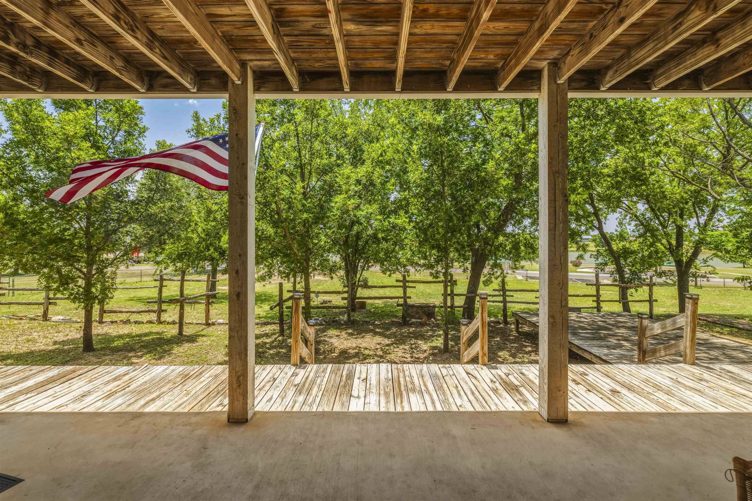 300 W Tarrant St ST, Llano, TX 78643