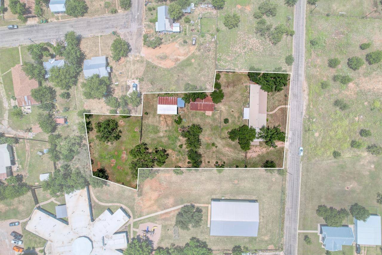 506 E Wallace ST, Llano, TX 78643