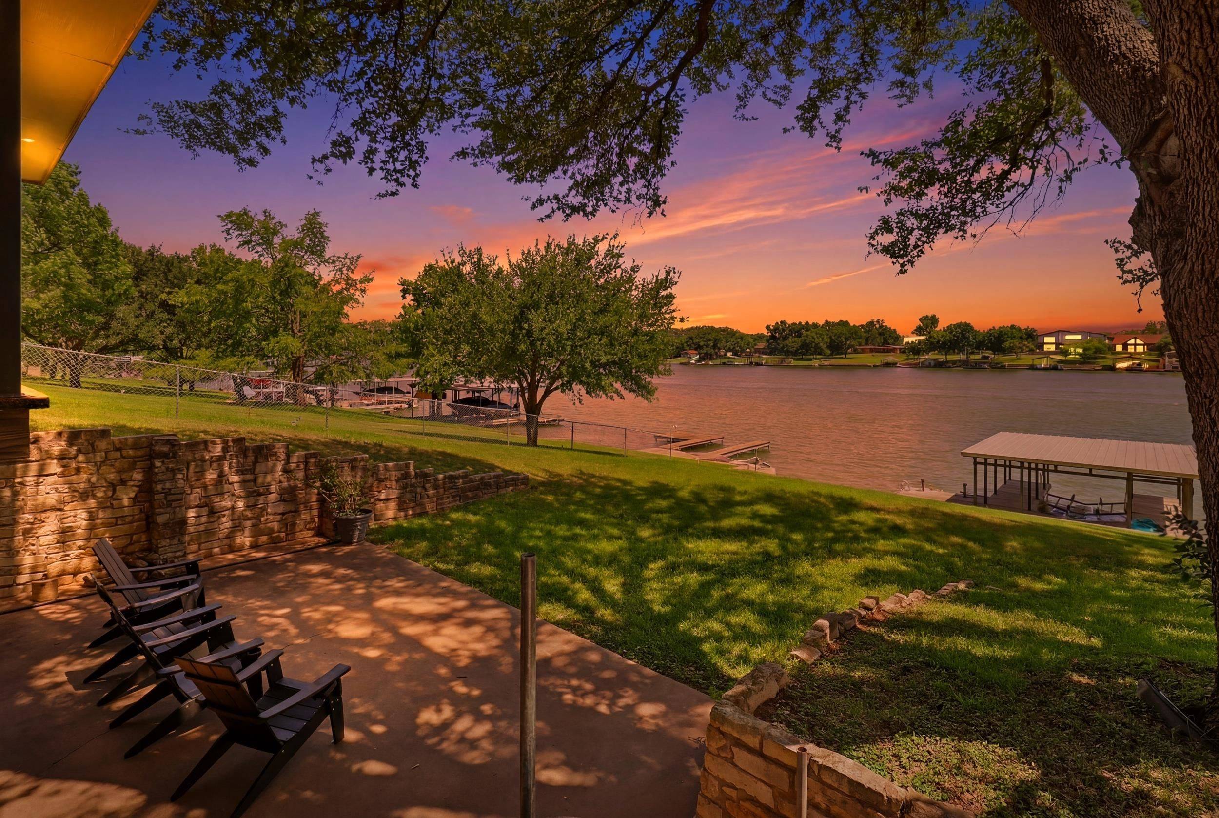 3000 River Oaks DR, Kingsland, TX 78639