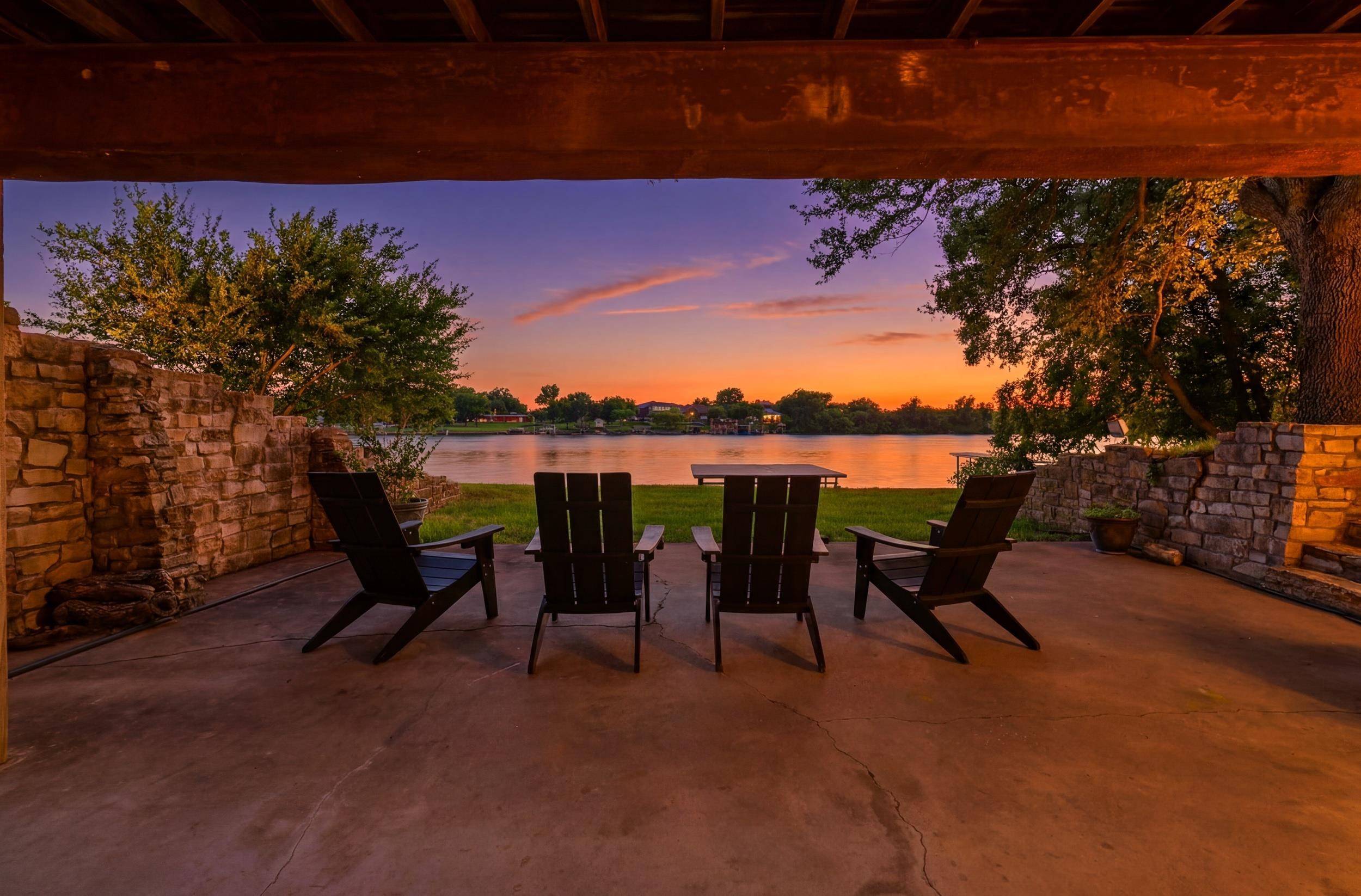 3000 River Oaks DR, Kingsland, TX 78639