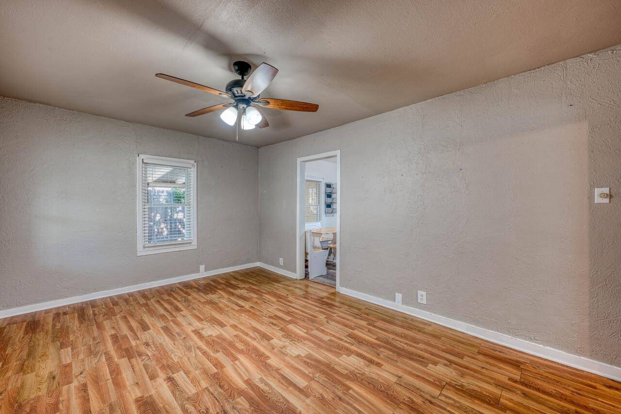 103 E Lampasas ST, Llano, TX 78643
