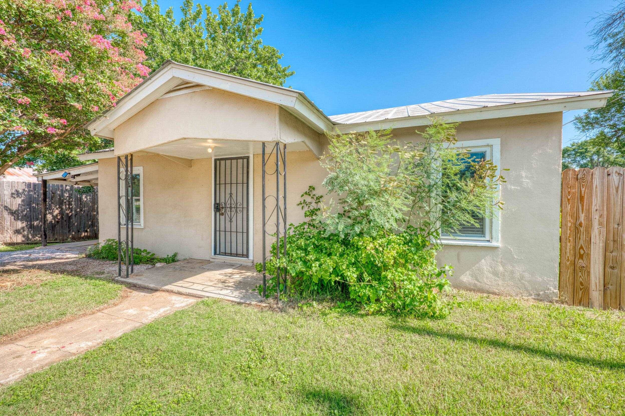 103 E Lampasas ST, Llano, TX 78643