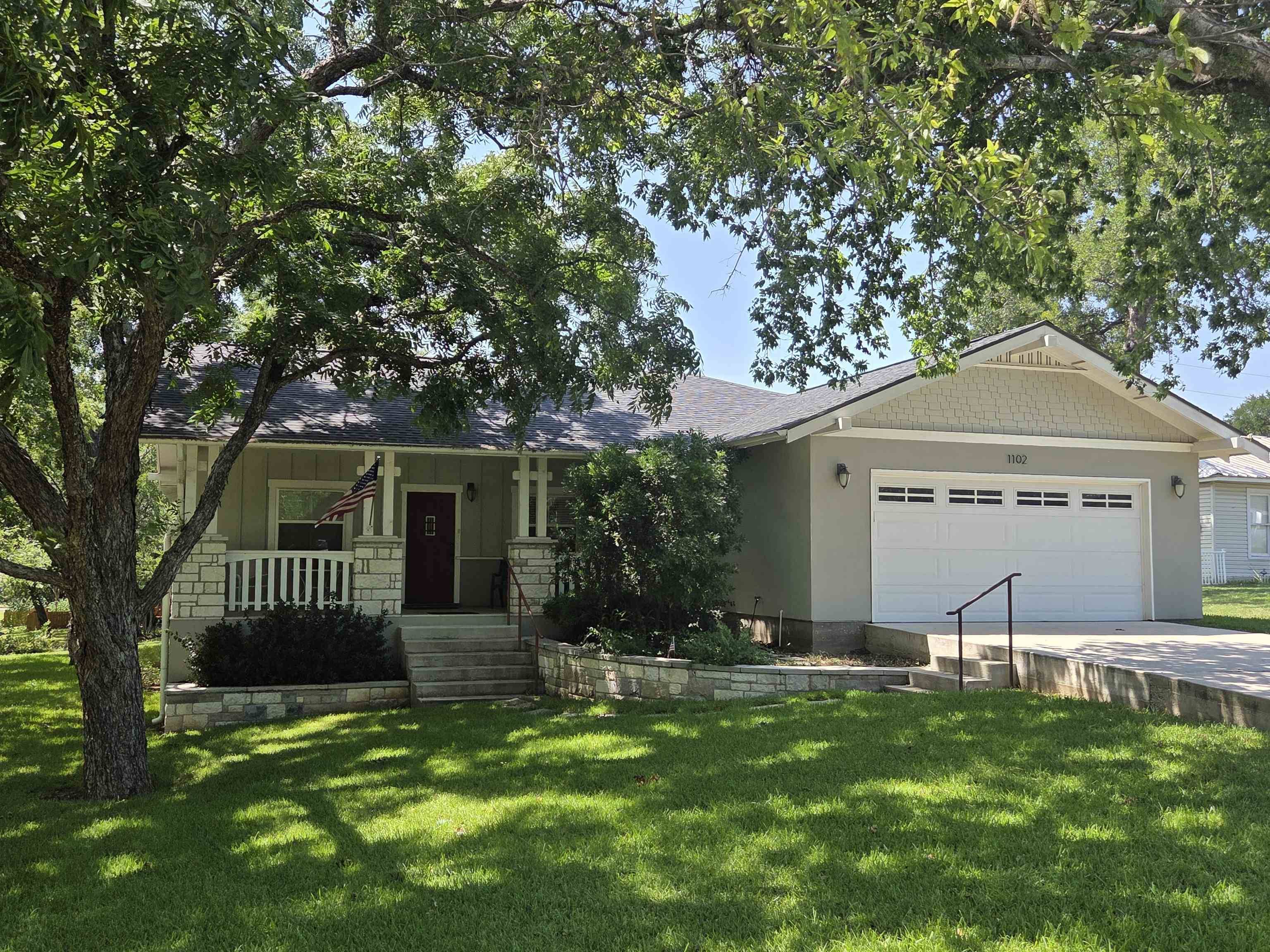 1102 F AVE, Marble Falls, TX 78654
