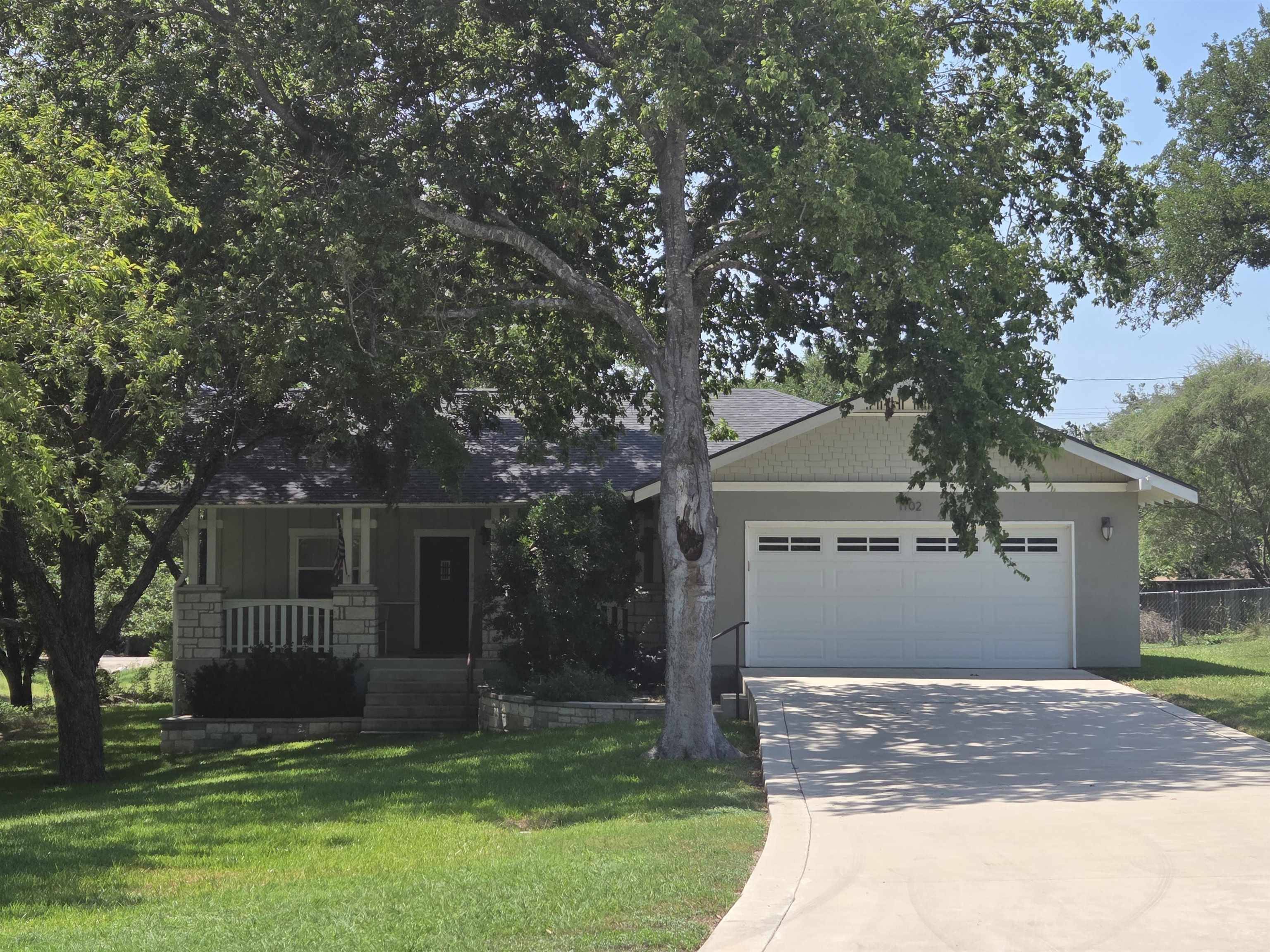 1102 F AVE, Marble Falls, TX 78654