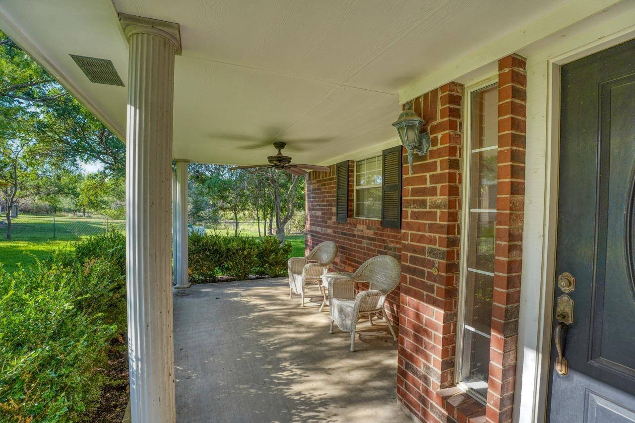 220 W Lakecrest, Bluffton, TX 78607