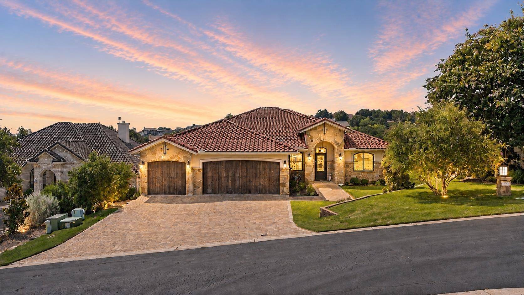 107 Long Mountain DR, Horseshoe Bay, TX 78657-0000