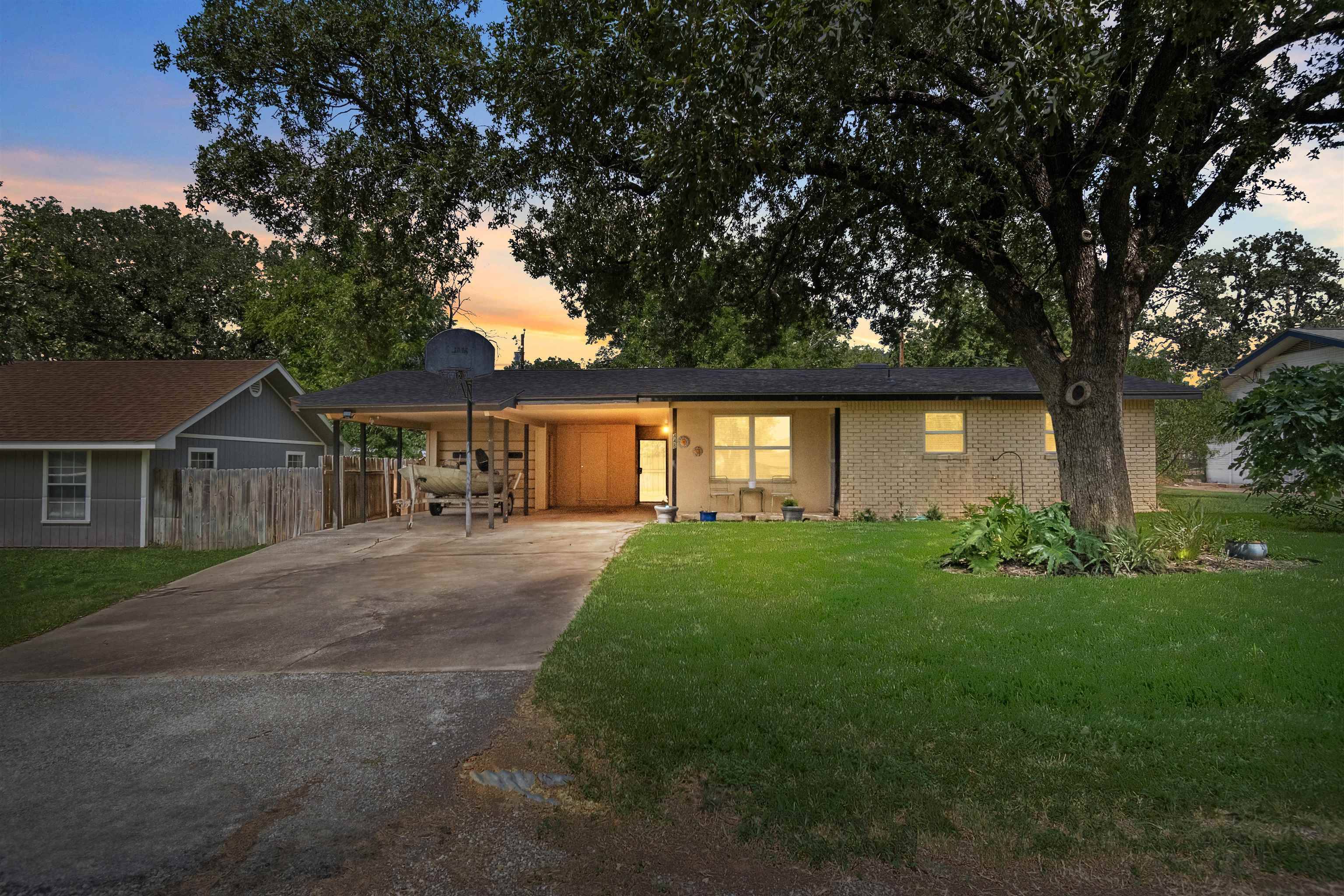 448 Elm DR, Kingsland, TX 78639