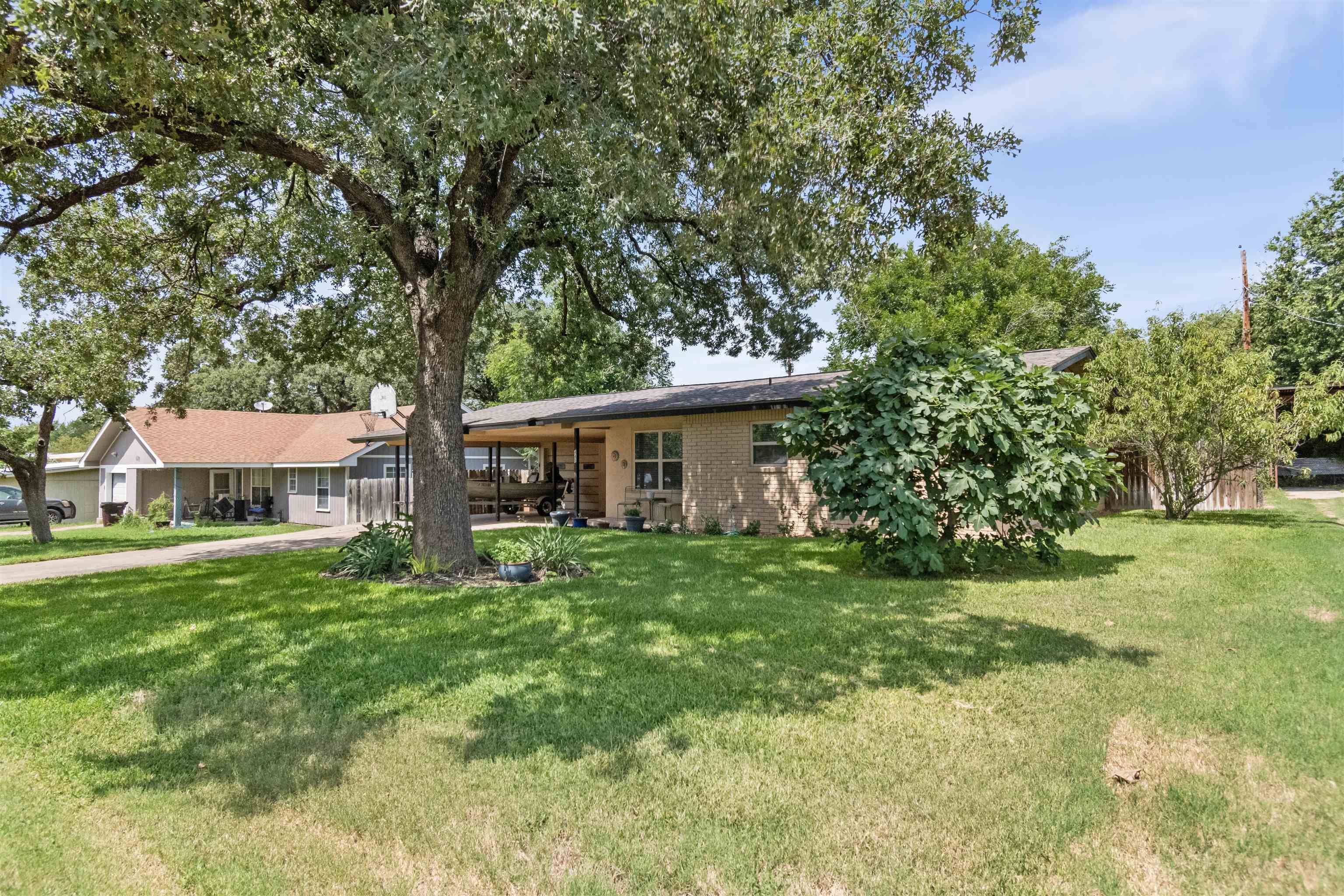 448 Elm DR, Kingsland, TX 78639