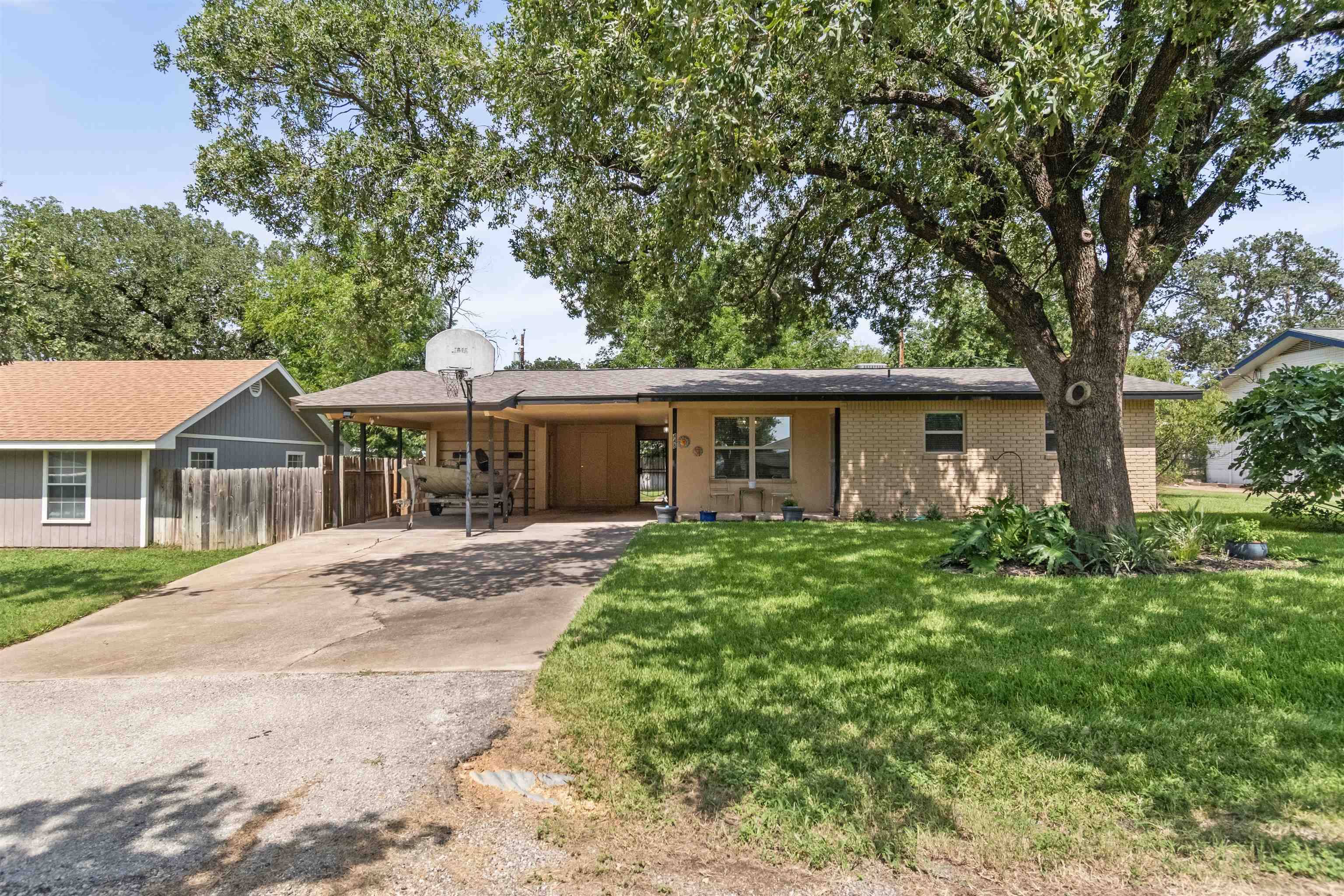 448 Elm DR, Kingsland, TX 78639