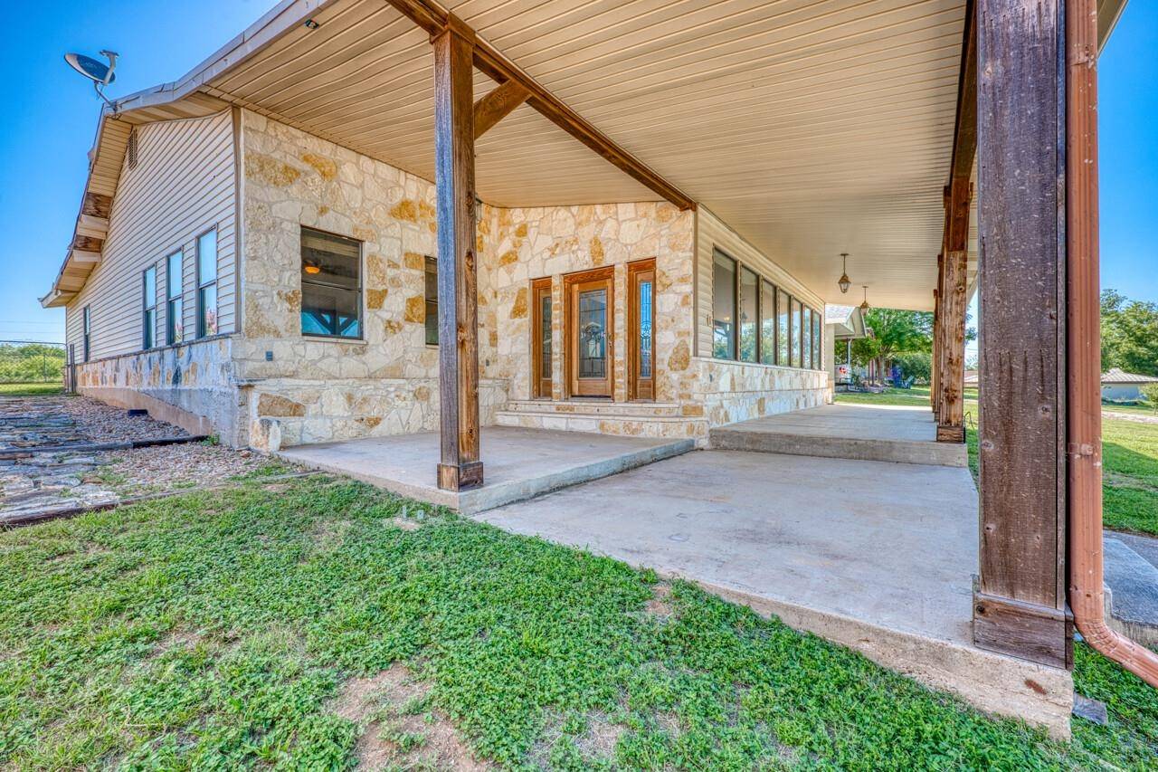 4047 River Oaks DR, Kingsland, TX 78639