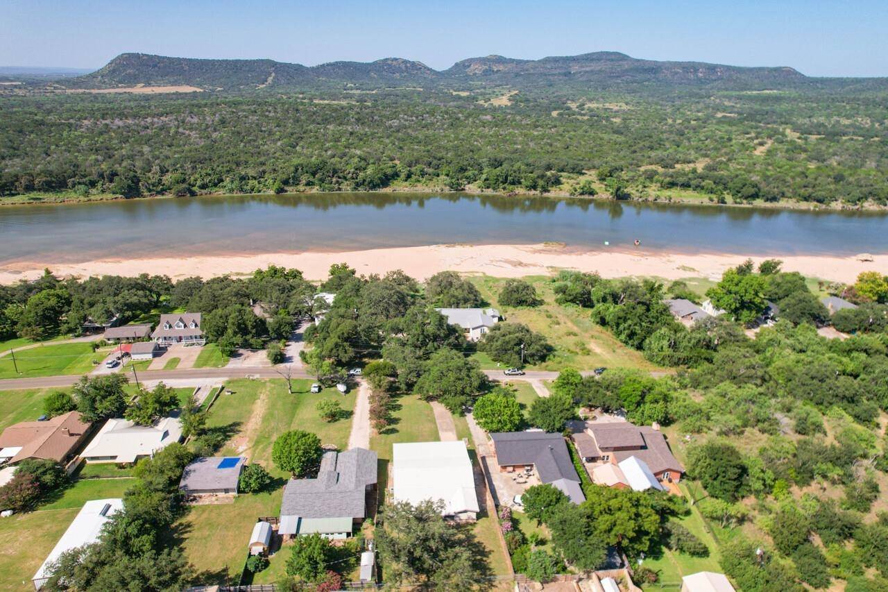 4047 River Oaks DR, Kingsland, TX 78639