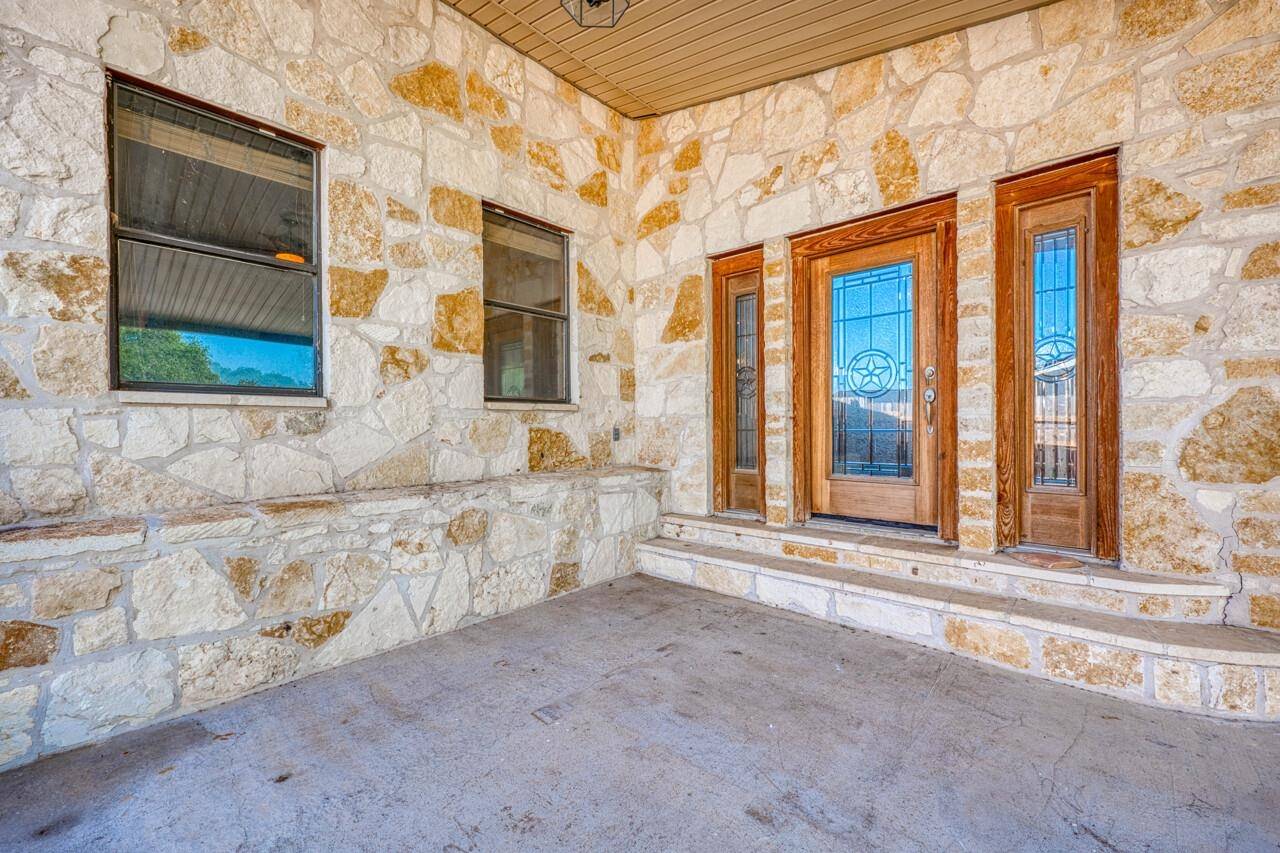 4047 River Oaks DR, Kingsland, TX 78639
