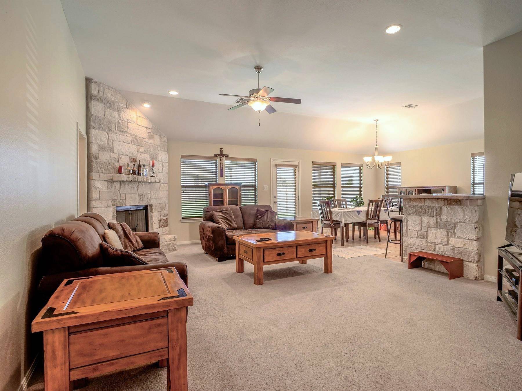 212 Cailin Ct, Burnet, TX 78611