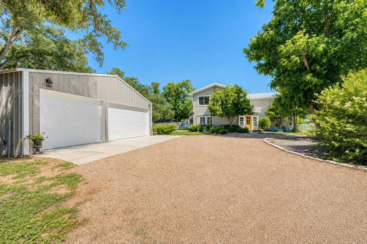 409 Island Lodges DR, Buchanan Dam, TX 78609