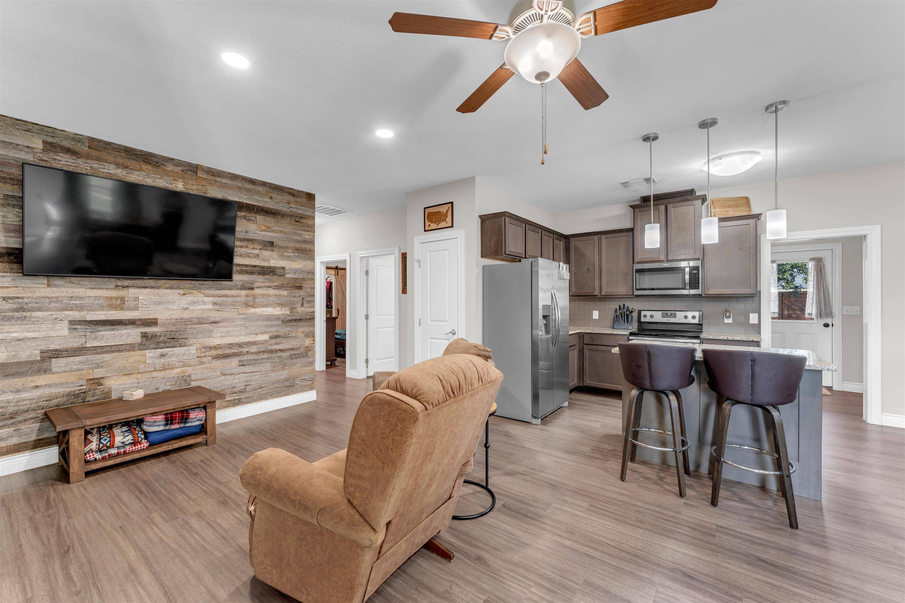 102 Fox Cir, Burnet, TX 78611