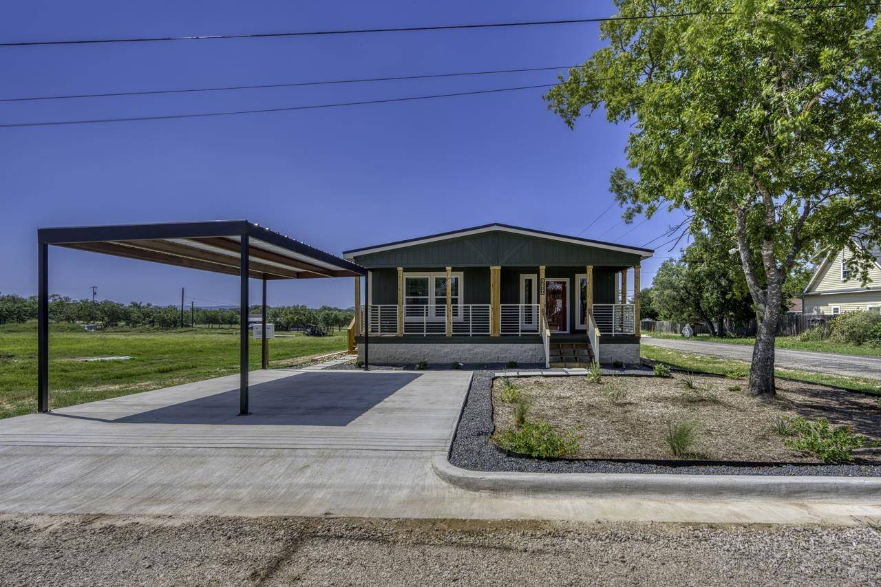1200 E Green ST, Llano, TX 78643