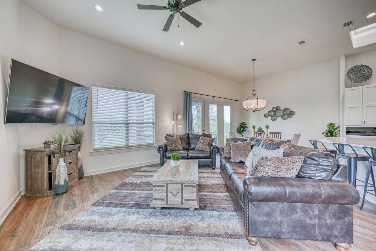 302 Parallel CIR, Horseshoe Bay, TX 78657-0000
