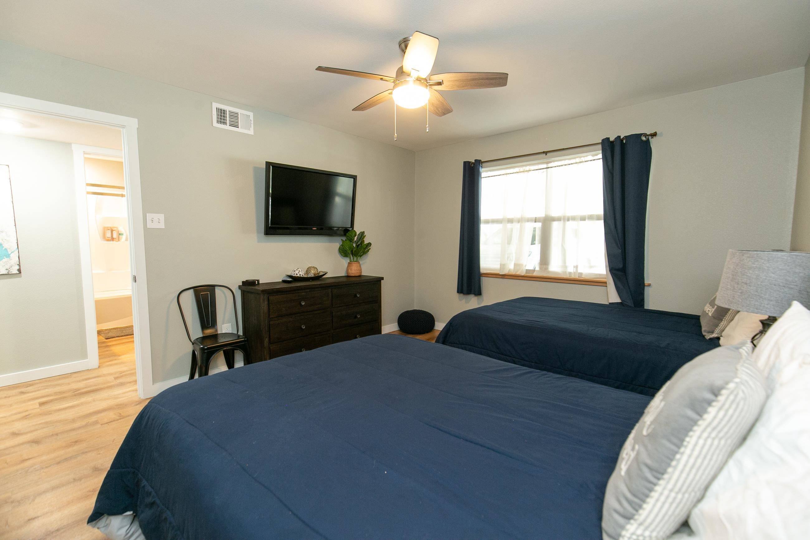 104 Cove E Unit 103, Horseshoe Bay, TX 78657