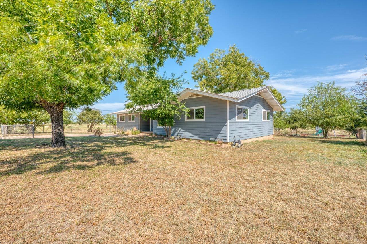 1207 W Haynie ST, Llano, TX 78643