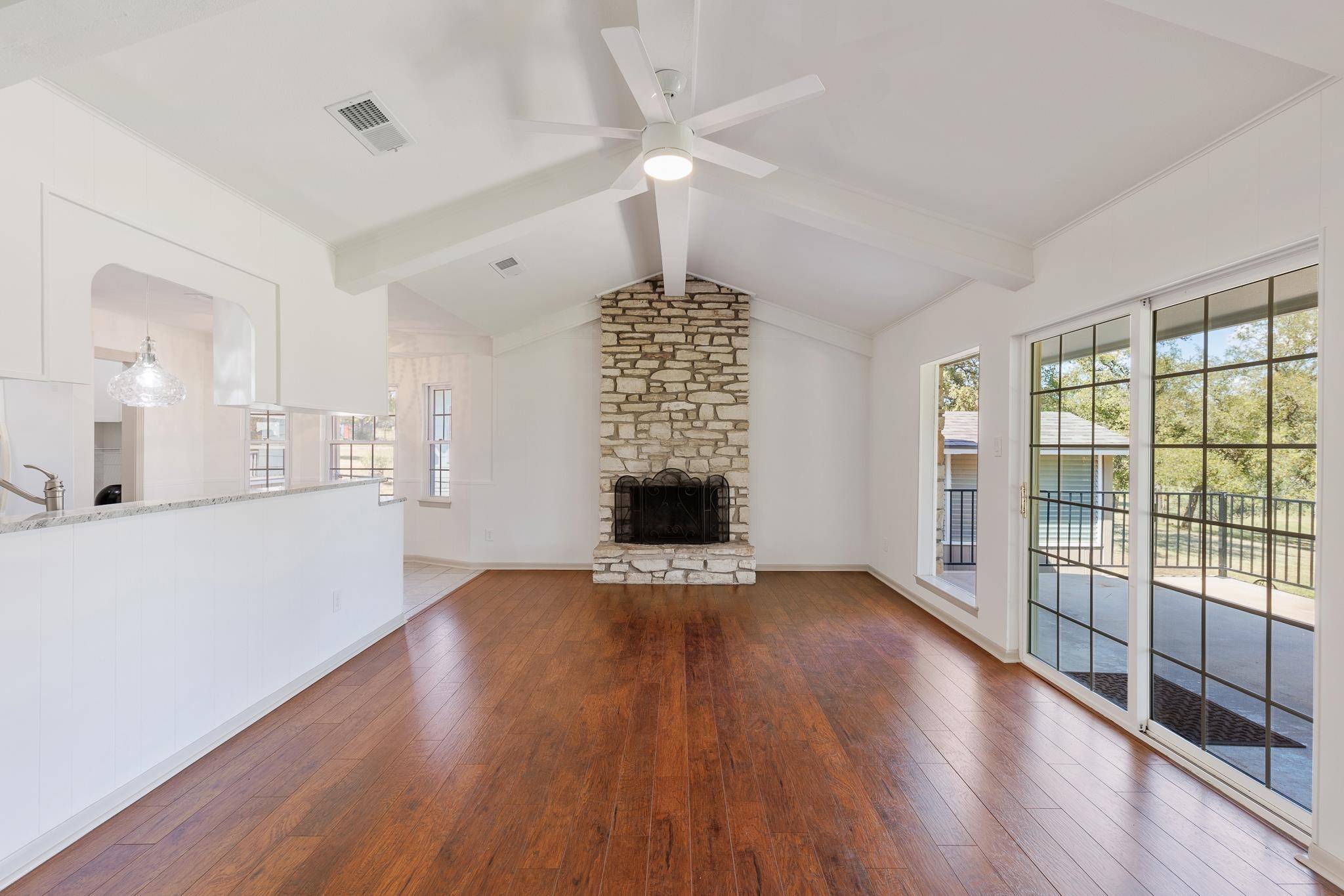 142 Lakeshore Dr, Horseshoe Bay, TX 78657