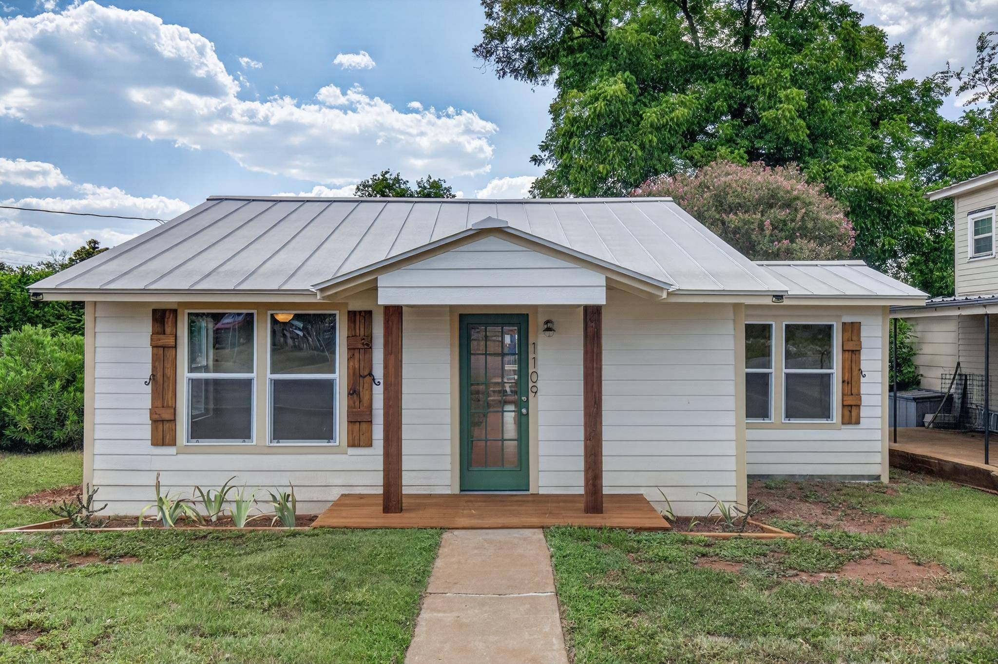 1109 Hickory ST, Llano, TX 78643