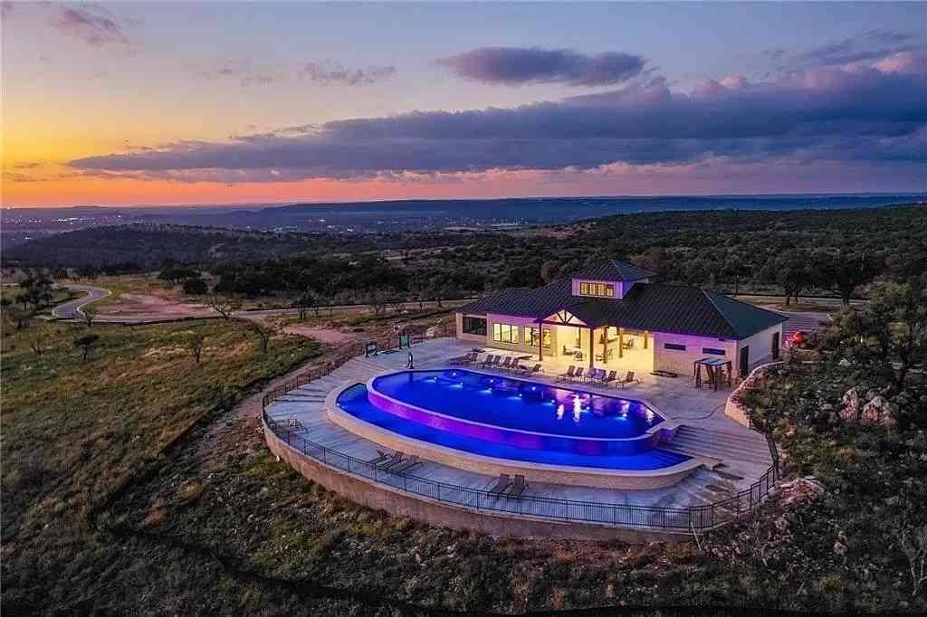 160 Hi Range DR, Kingsland, TX 78639
