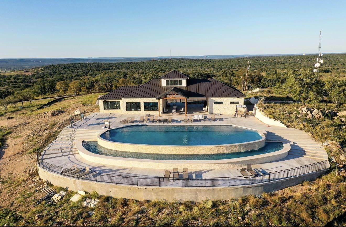 160 Hi Range DR, Kingsland, TX 78639