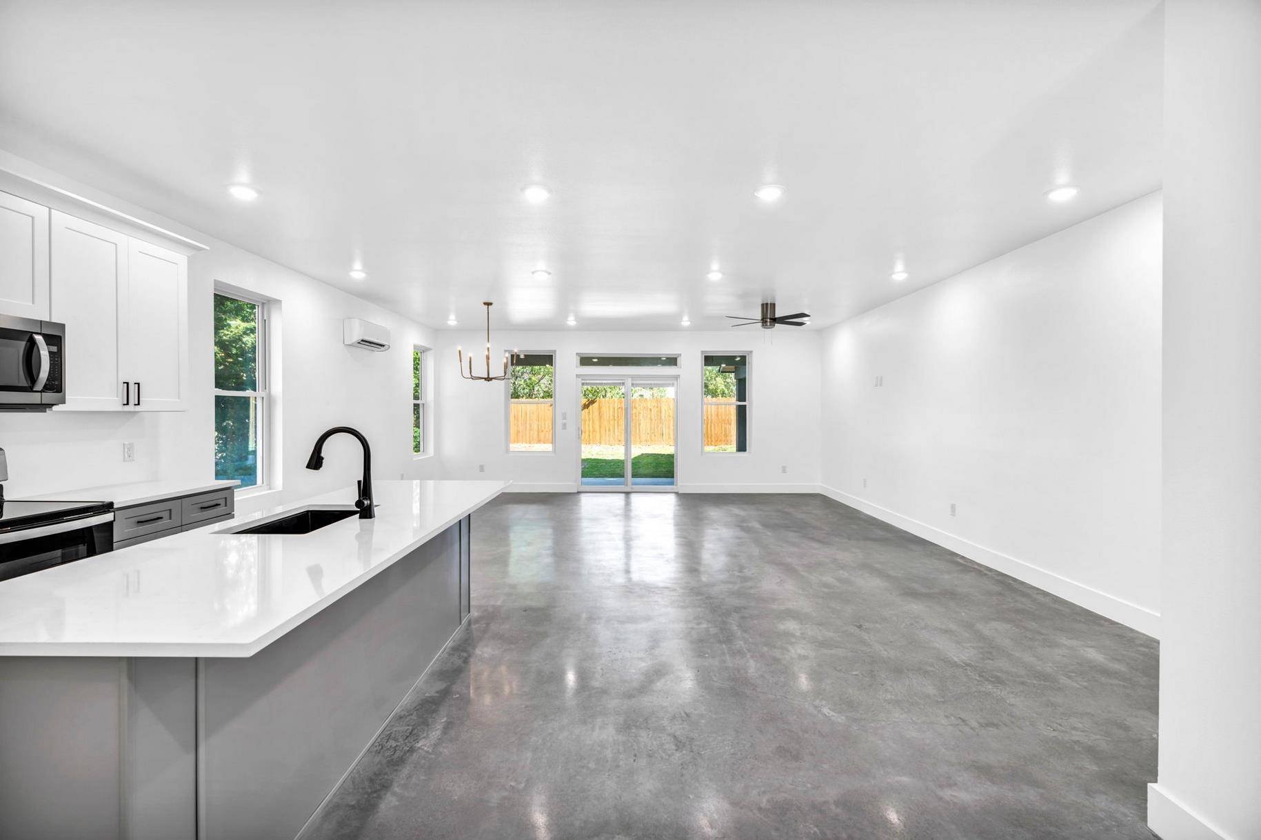 1006 E Marble ST, Burnet, TX 78611