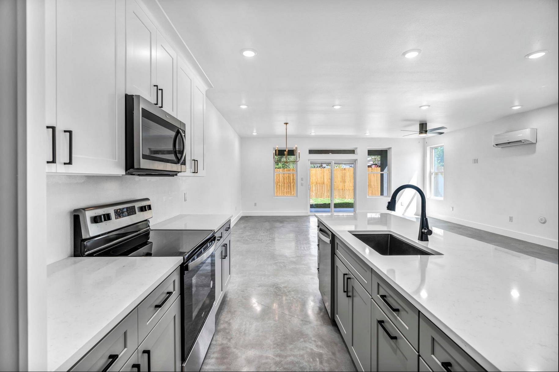 1006 E Marble ST, Burnet, TX 78611