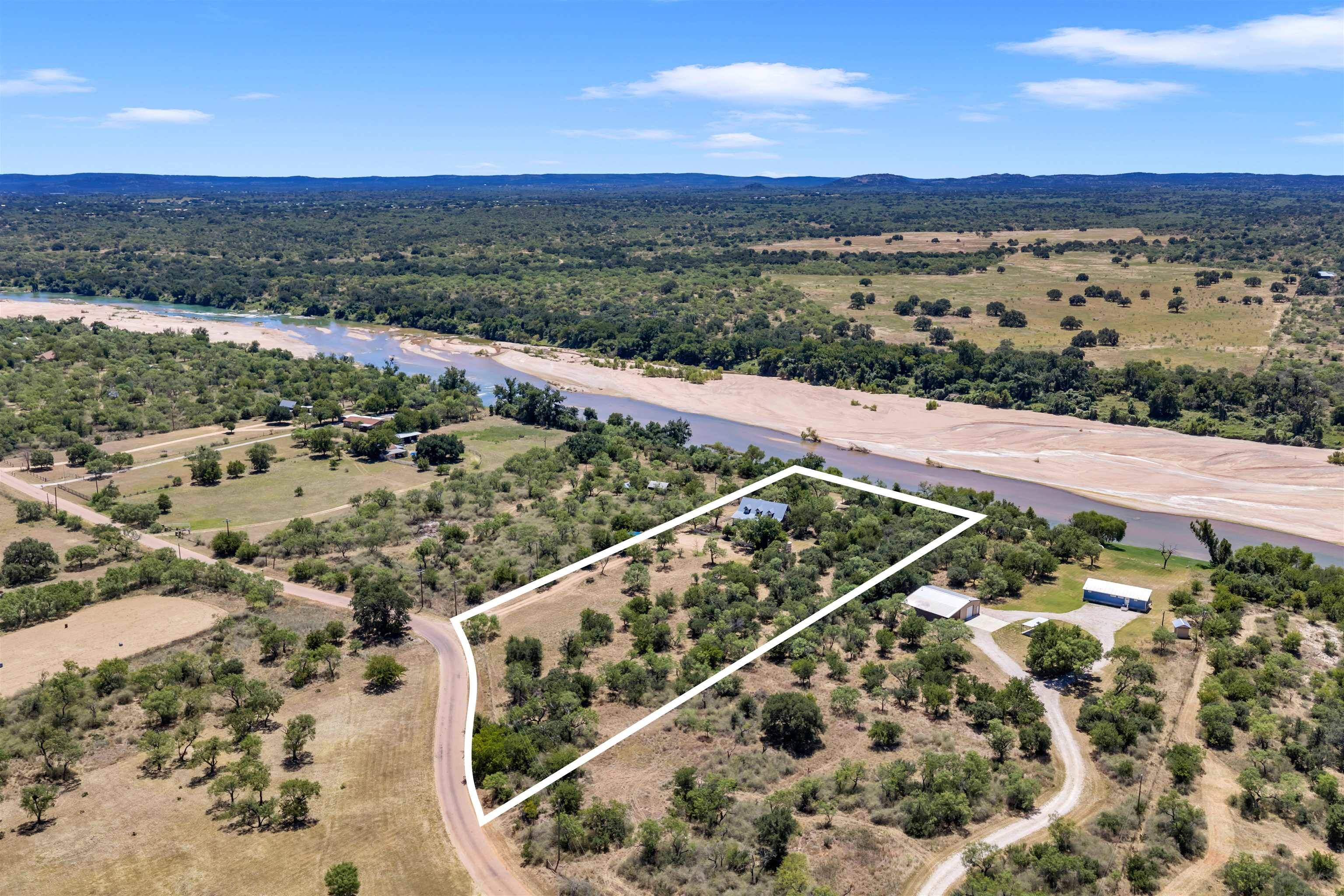 211 W Riverside DR, Llano, TX 78643