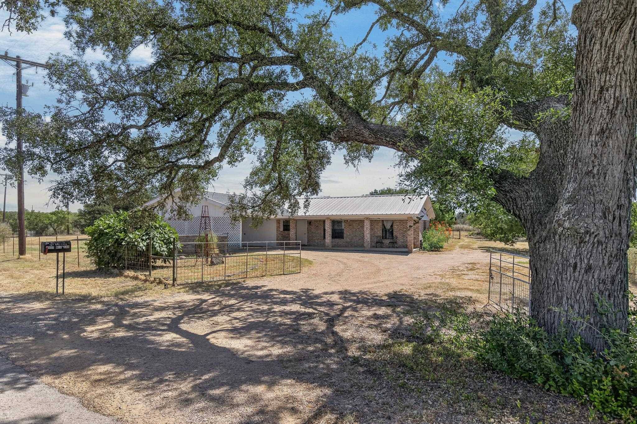 101 Big Oak LN, Marble Falls, TX 78654