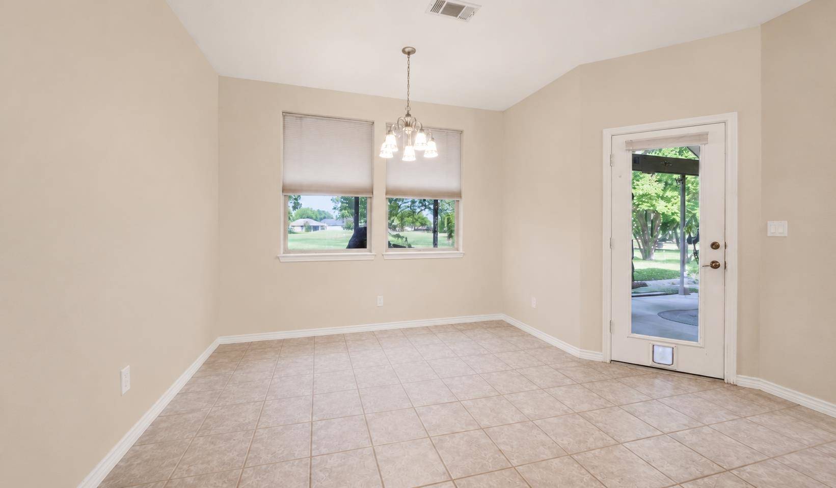 120 Meadowlakes, Meadowlakes, TX 78654