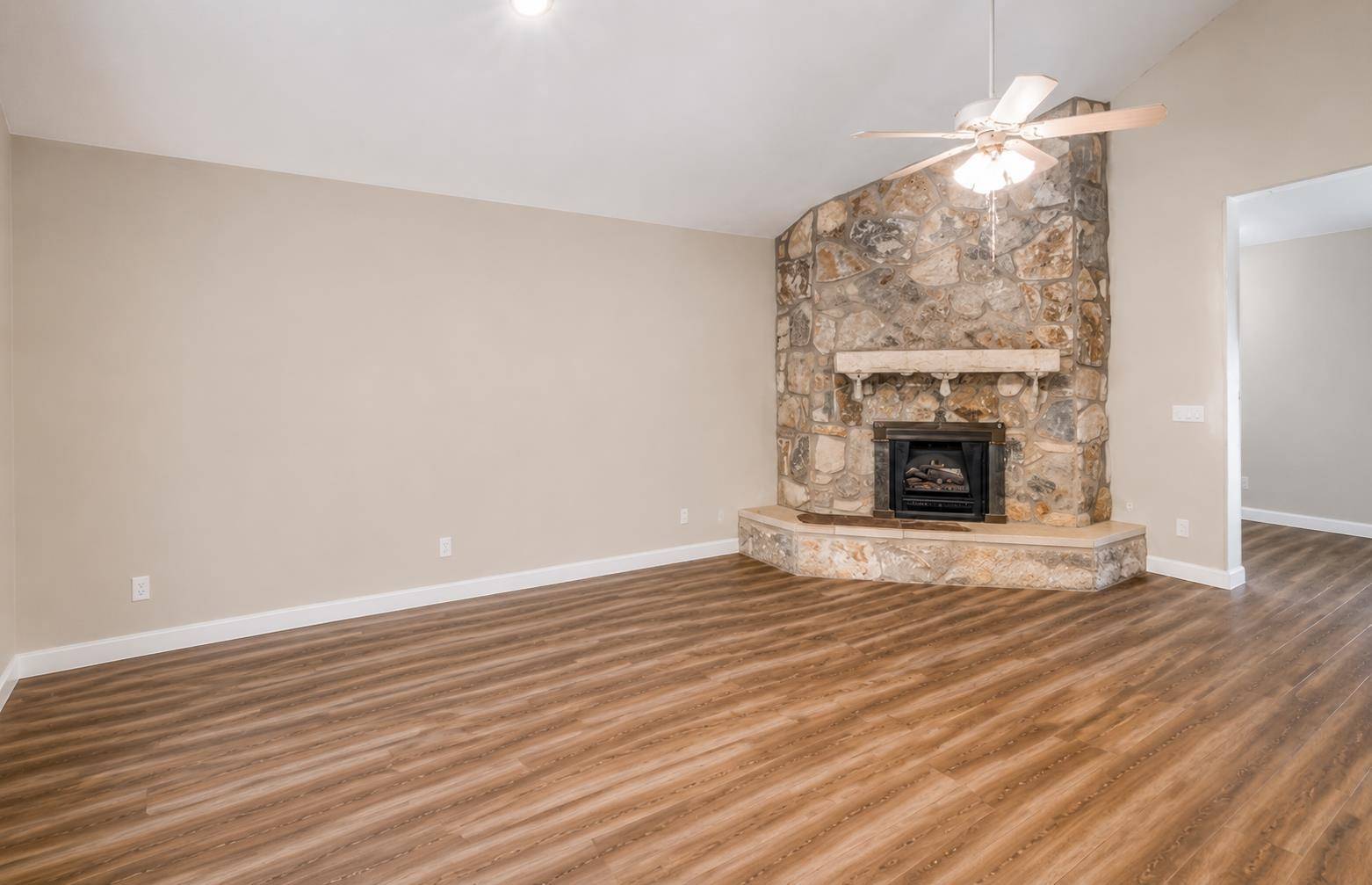 120 Meadowlakes, Meadowlakes, TX 78654