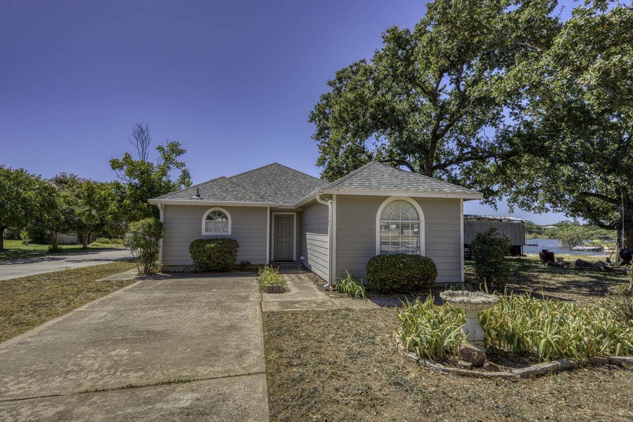 1813 Spring St., Tow, TX 78672