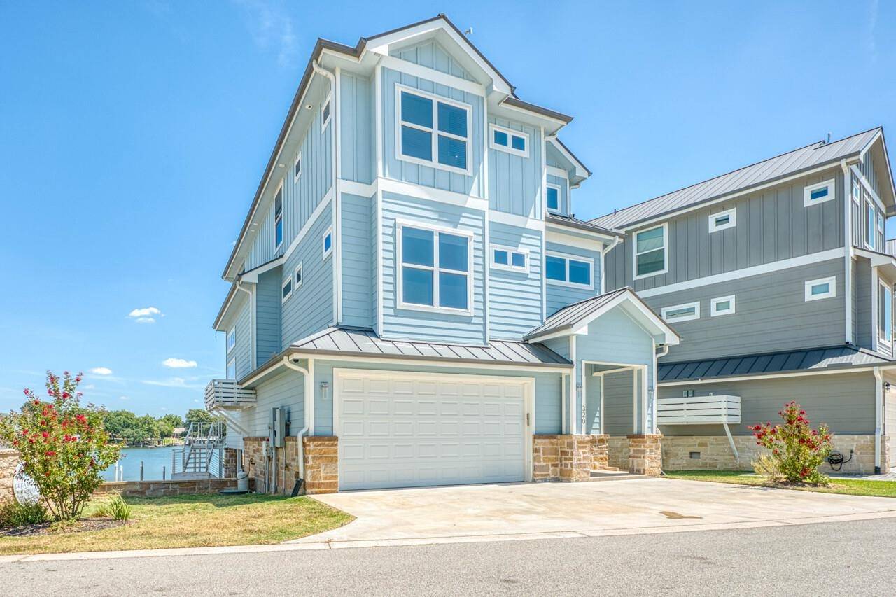 320 Island CIR, Kingsland, TX 78639