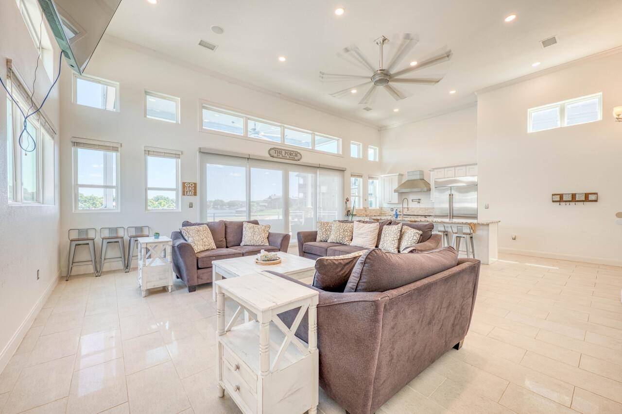 320 Island CIR, Kingsland, TX 78639