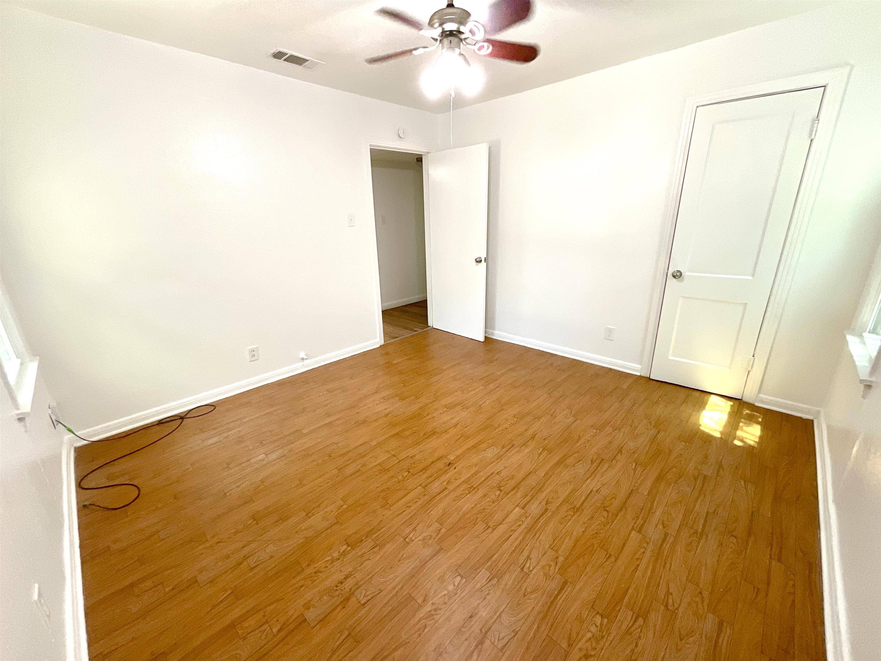 1007 Flag ST, Llano, TX 78643