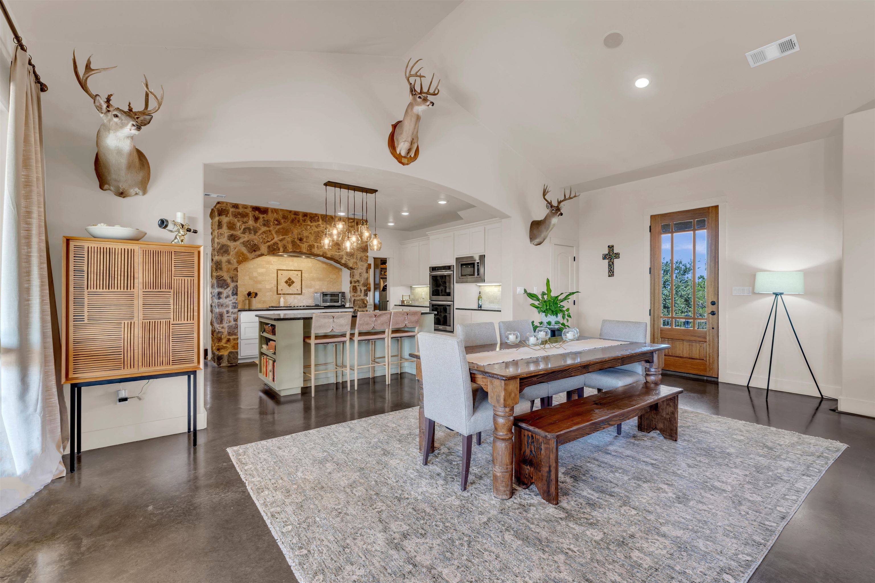 400 Darby LN, Llano, TX 78643