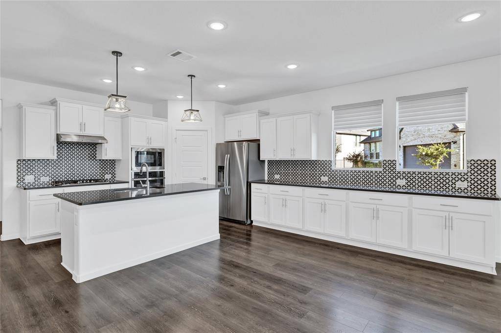 3904 Starlight Creek Drive, Celina, TX 75009
